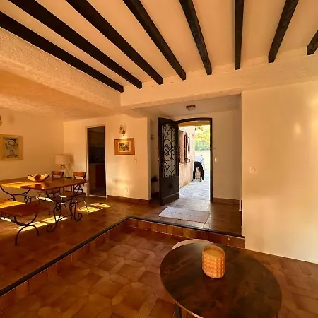 Villa, Avec Piscine, Proche Mer, Gare Et Commerce Villa *