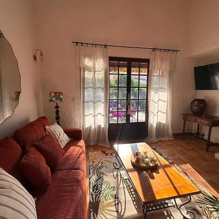 Villa, Avec Piscine, Proche Mer, Gare Et Commerce